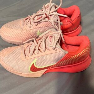 Nike Women's Pink and Red Athletic Sneakers